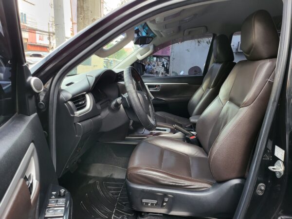 2016 Toyota Fortuner 2.4 V A/T - Image 11