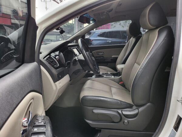 2019 Kia Grand Carnival 2.2 Captain Seats Push Start W/Sunroof A/T - Image 10