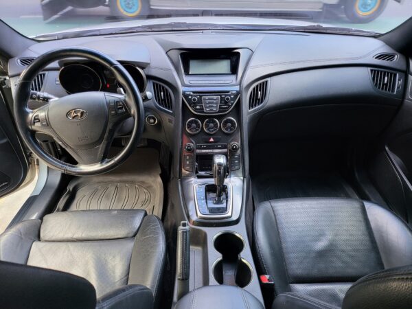 2013 Hyundai Genesis 3.8 V6 W/Sunroof A/T - Image 12