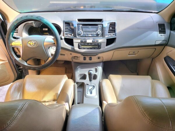 2012 Toyota Fortuner 2.4 G Diesel A/T - Image 11