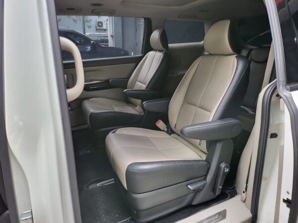 2019 Kia Grand Carnival 2.2 Captain Seats Push Start W/Sunroof A/T - Image 12