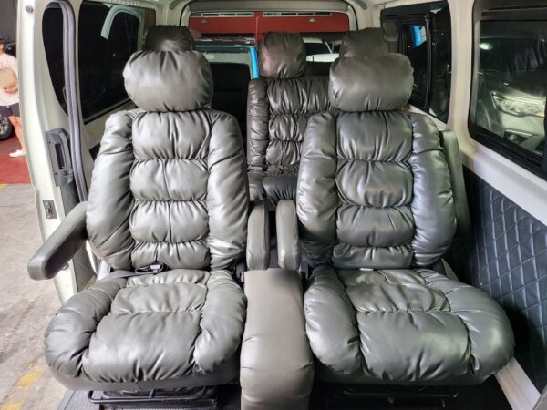 2015 Toyota Hiace 2.5 Commuter Captain Seats M/T - Image 14