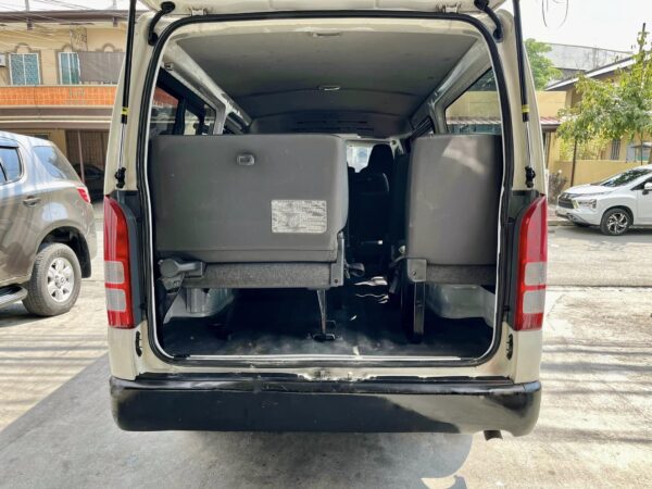 2018 Toyota Hiace 3.0 Commuter M/T - Image 13