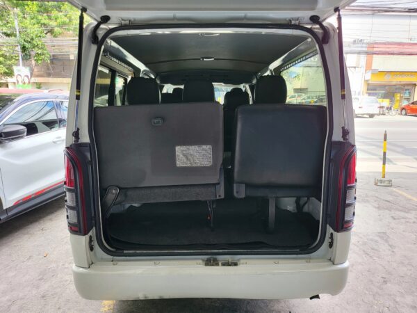 2015 Toyota Hiace 2.5 Commuter Captain Seats M/T - Image 15