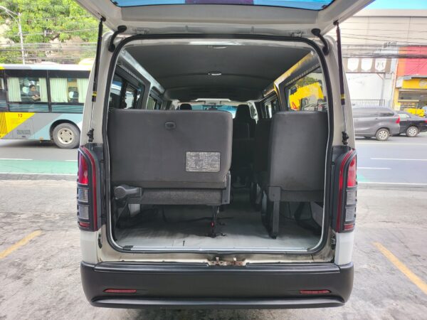 2017 Toyota Hiace 3.0 Commuter M/T - Image 13