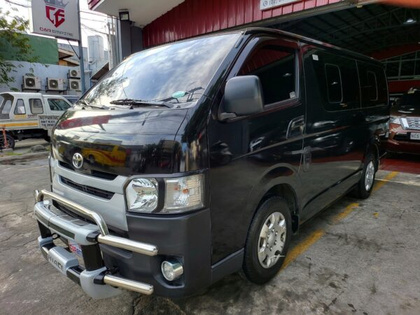 2018 Toyota Hiace Commuter M/T