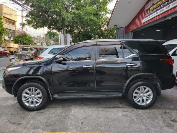 2016 Toyota Fortuner 2.4 V A/T - Image 4