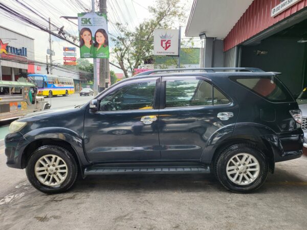 2012 Toyota Fortuner 2.4 G Diesel A/T - Image 3