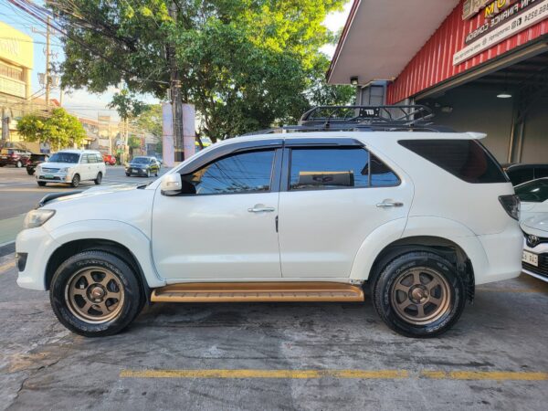 2015 Toyota Fortuner 2.4 V Diesel Super Loaded A/T - Image 3