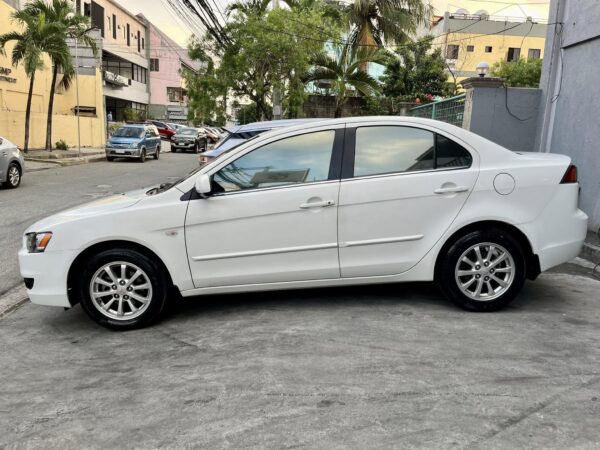 2013 Mitsubishi Lancer EX 1.6 GLX A/T - Image 3