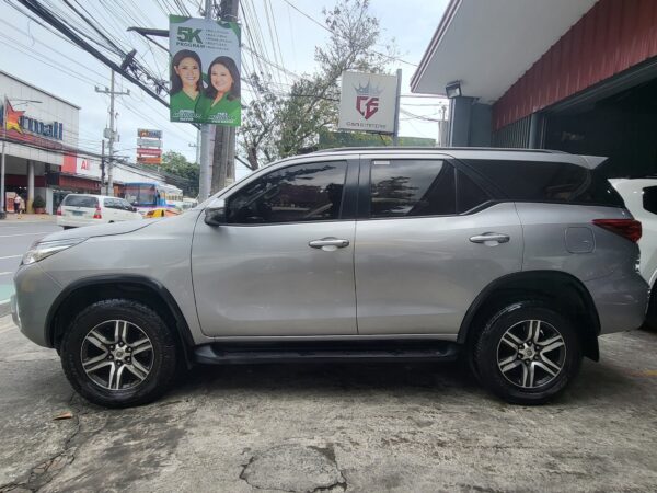 2019 Toyota Fortuner 2.4 G Diesel A/T - Image 3