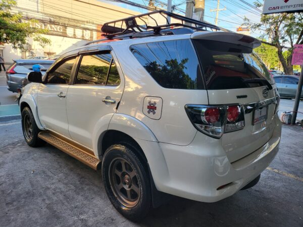 2015 Toyota Fortuner 2.4 V Diesel Super Loaded A/T - Image 4