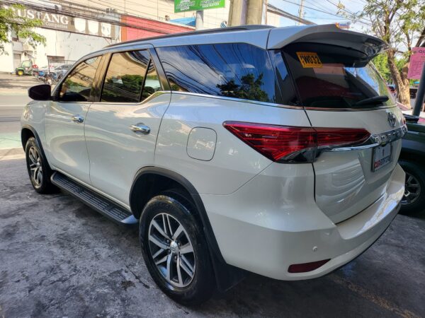 2019 Toyota Fortuner 2.4 V Diesel A/T - Image 4