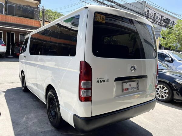 2018 Toyota Hiace 3.0 Commuter M/T - Image 4