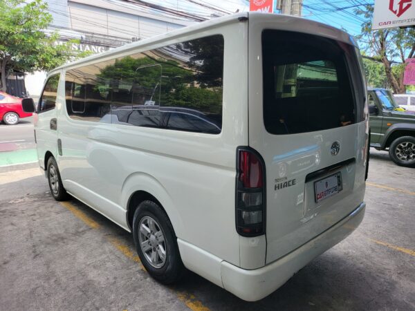 2015 Toyota Hiace 2.5 Commuter Captain Seats M/T - Image 5