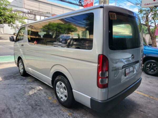 2019 Toyota Hiace 3.0 Commuter M/T - Image 4