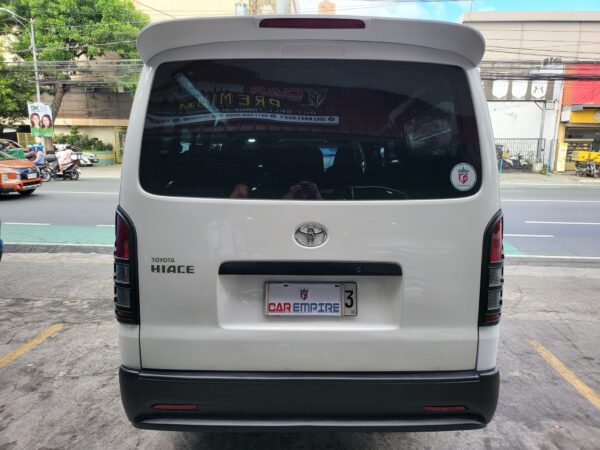 2017 Toyota Hiace 3.0 Commuter M/T - Image 5