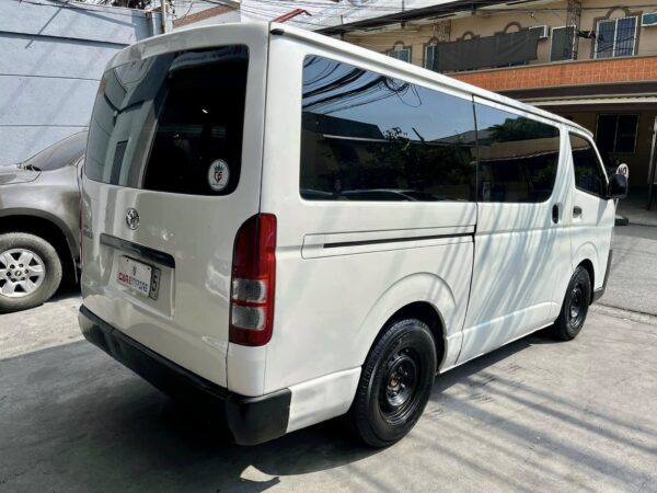 2018 Toyota Hiace 3.0 Commuter M/T - Image 5