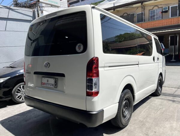 2018 Toyota Hiace 3.0 Commuter M/T - Image 6