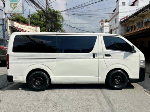 2018 Toyota Hiace 3.0 Commuter M/T - Image 6