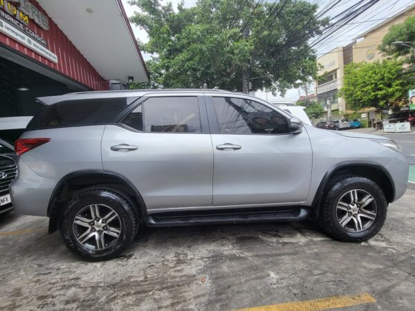 2019 Toyota Fortuner 2.4 G Diesel A/T - Image 7