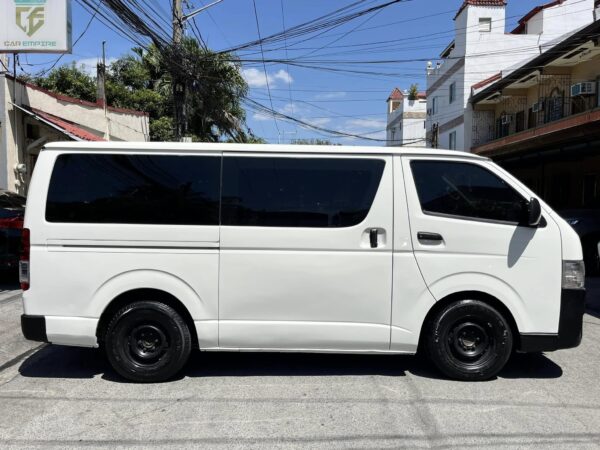 2018 Toyota Hiace 3.0 Commuter M/T - Image 7