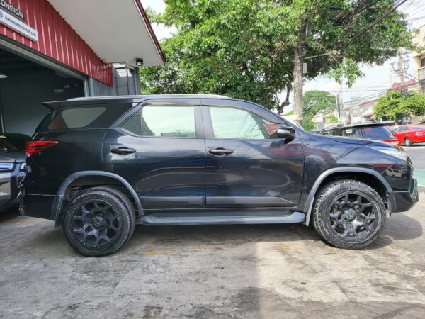 2017 Toyota Fortuner 2.7 G Gas Loaded Casa Maintained A/T - Image 7