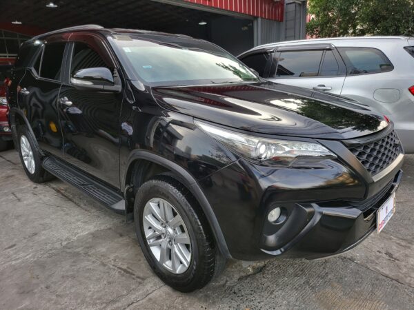 2016 Toyota Fortuner 2.4 V A/T - Image 9