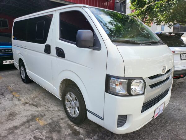 2015 Toyota Hiace 2.5 Commuter Captain Seats M/T - Image 9