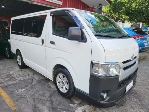 2017 Toyota Hiace 3.0 Commuter M/T - Image 8