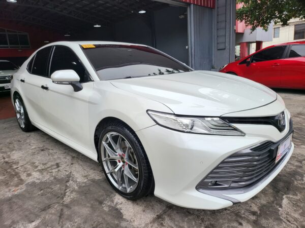 Toyota Camry 2019 2.5 V 40K KM A/T - Image 8