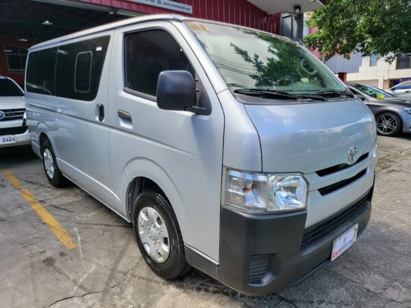 2019 Toyota Hiace 3.0 Commuter M/T - Image 9