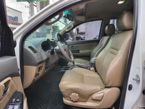 2013 Toyota Fortuner 2.7 G A/T - Image 11