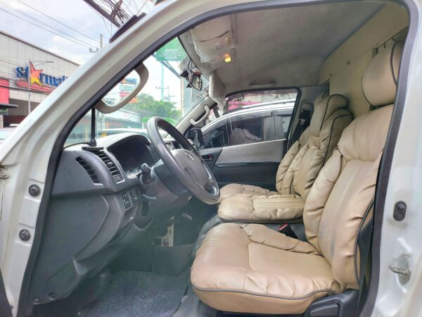 2016 Toyota Hiace Grandia 2.5 GL Captain Seats Upgraded By Atoy Customs, Loaded A/T - Image 10