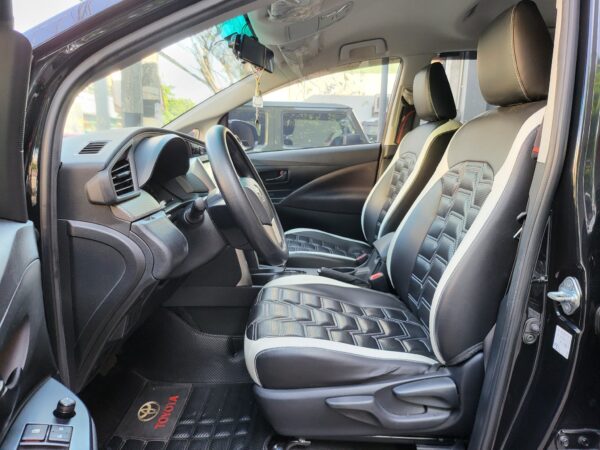 2023 Toyota Innova 2.8 E Diesel Casa Maintained A/T - Image 10