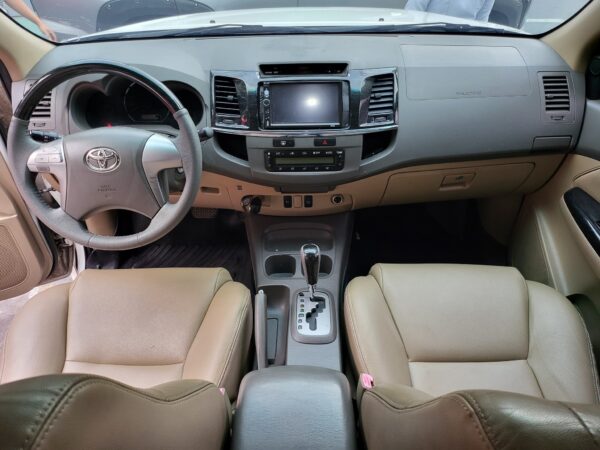 2013 Toyota Fortuner 2.7 G A/T - Image 12