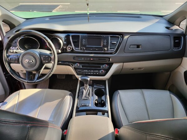 2018 Kia Grand Carnival 2.2 EX Captain Seat W/Sunroof A/T - Image 12