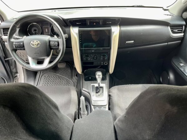 2017 Toyota Fortuner 2.7 G Gas A/T - Image 11