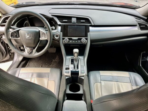 2016 Honda Civic 1.8 E A/T - Image 11