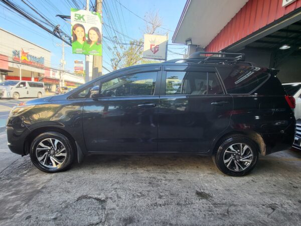 2023 Toyota Innova 2.8 E Diesel Casa Maintained A/T - Image 3