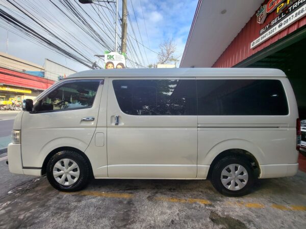 2018 Toyota Hiace Super Grandia 3.0 Artista Van W/CR 300K Upgrade 40K KM A/T - Image 4