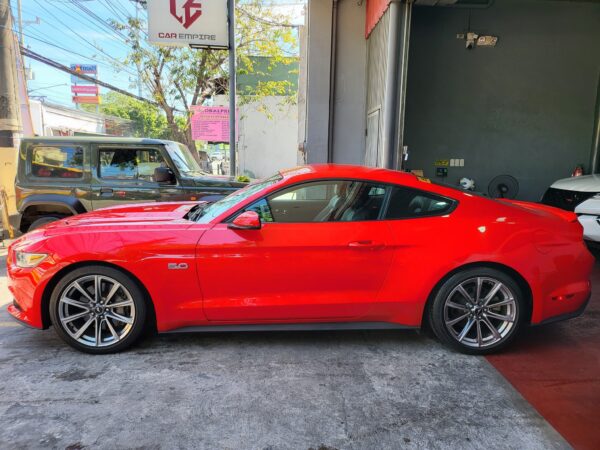 2015 Ford Mustang 5.0 GT 18K KM A/T - Image 3