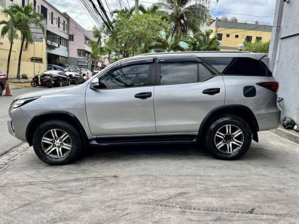 2017 Toyota Fortuner 2.7 G Gas A/T - Image 3