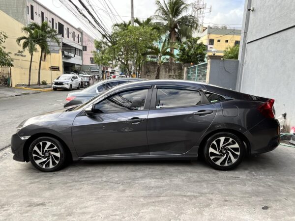 2016 Honda Civic 1.8 E A/T - Image 3