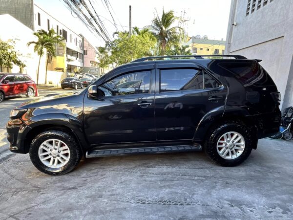 2014 Toyota Fortuner 2.5 G Diesel M/T - Image 3