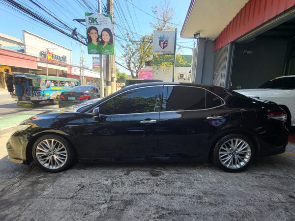 2019 Toyota Camry 2.5 V 30 KM Lexus Look A/T - Image 3