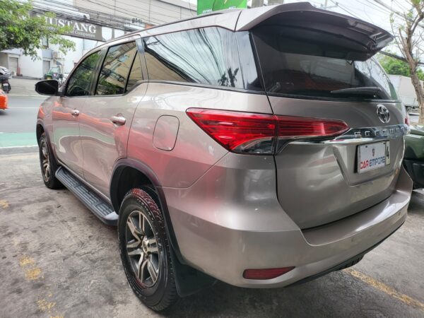 2018 Toyota Fortuner 2.4 G Diesel A/T - Image 4