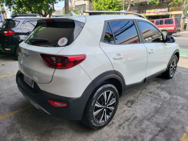 2022 Kia Stonic 1.4 LX 20K KM A/T - Image 6