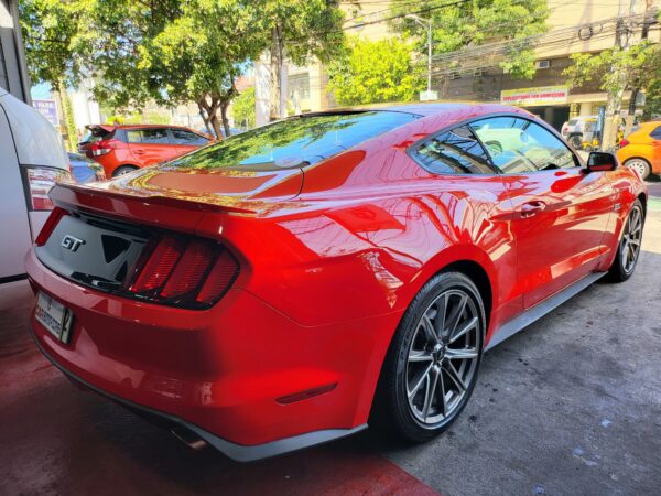 2015 Ford Mustang 5.0 GT 18K KM A/T - Image 6