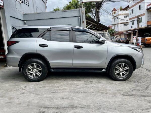 2017 Toyota Fortuner 2.7 G Gas A/T - Image 7